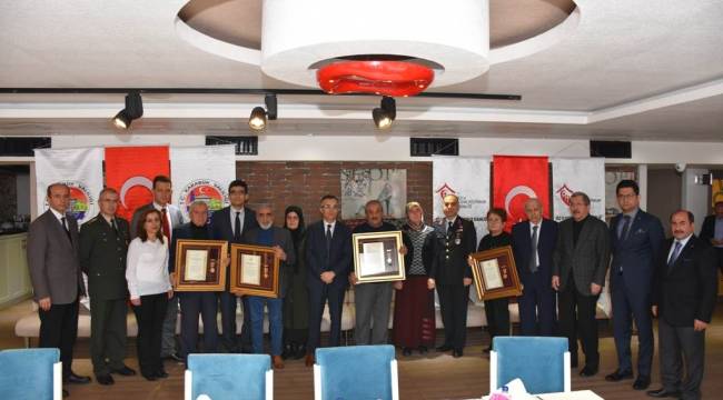 Karabük'teki Şehit Ailelerine Övünç Madalyası Verildi