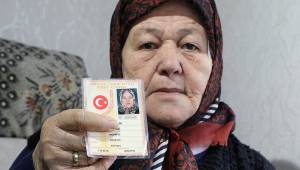 Kimliğinde ay ve gün yazmıyor