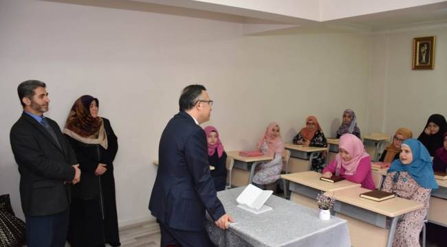 Vali Çeber, Merkez Kur’an Kursunu ziyaret etti.