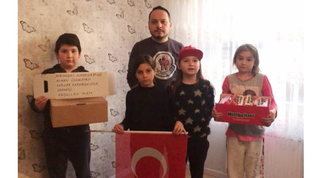 Almanya'daki gurbetçi çocuklardan duygulandıran davranış