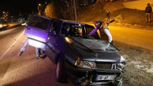 Kaza yapınca aracını bırakıp kaçtı
