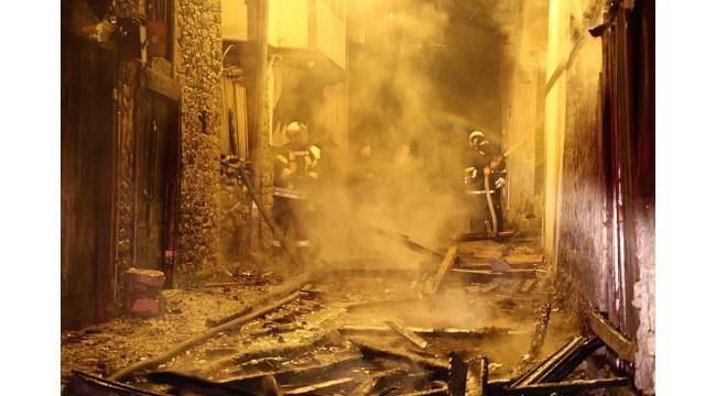 Safranbolu'da 150 yıllık 2 tarihi konak alevlere teslim oldu