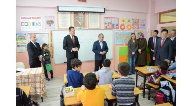 Safranbolu'da öğrencilere 7 bin 500 kitap dağıtıldı