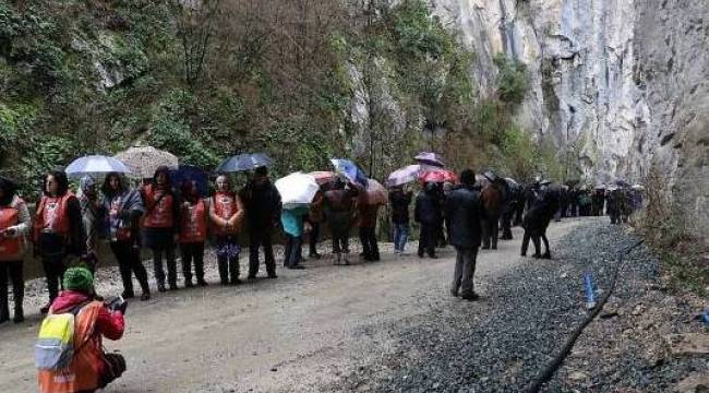 Yenice'de HES'e karşı insan zinciri