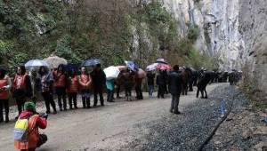 Yenice'de HES'e karşı insan zinciri