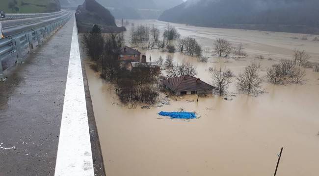 Bartın'da 300 kişiye iki gecedir ulaşılamıyor