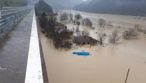 Bartın'da 300 kişiye iki gecedir ulaşılamıyor