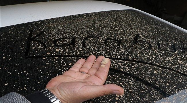 Çamur yağmuru araç sürücülerini oto yıkamalara koşturdu