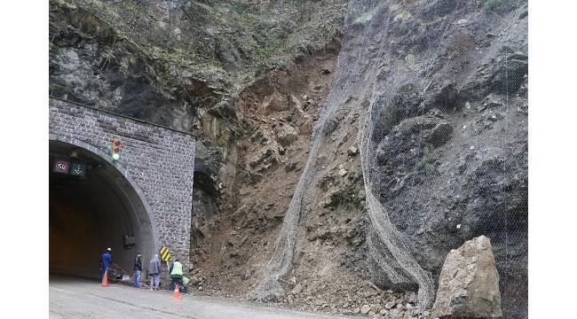 Karabük - Yenice karayolunda heyelan tehlikesi