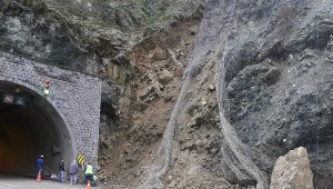 Karabük - Yenice karayolunda heyelan tehlikesi