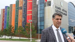 Kütüphanenin içi de dışı da 'kitap'