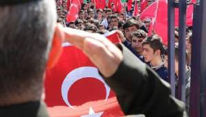 Lise öğrencilerinden Mehmetçiğe destek yürüyüşü