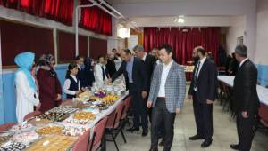 Öğrencilerden Mehmetcik Vakfı için kermes 