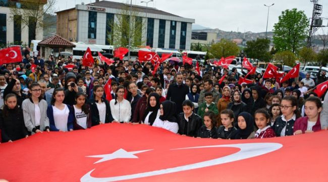 Öğrencilerden Mehmetçik vakfına 86 bin TL bağış