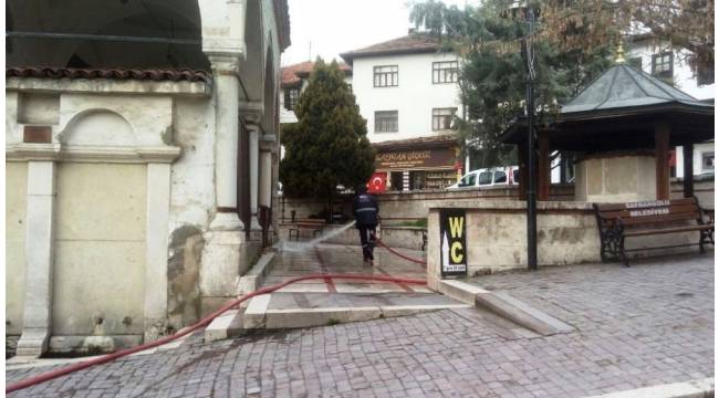 Safranbolu'da cami avluları gül suyu ile yıkanıyor