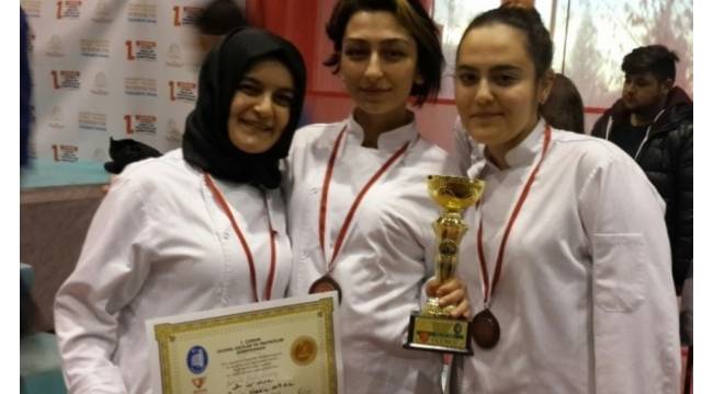 Ürkmezer'den ödüllü öğrencilere teşekkür