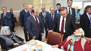 Vali Kemal Çeber, Yücel Huzurevini ziyaret etti