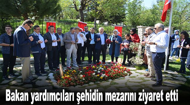 10 Bakan yardımcısı şehidimizin mezarını ziyaret etti