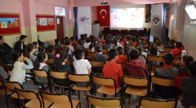 Çocukların okul sineması keyfi devam ediyor