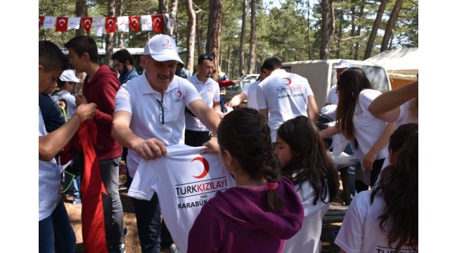 Kızılay çocuklarla '23 Nisan Çocuk Şenliği' etkinliğinde bir araya geldi