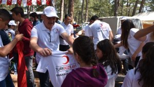 Kızılay çocuklarla '23 Nisan Çocuk Şenliği' etkinliğinde bir araya geldi