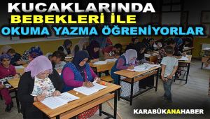 Kucaklarında bebekleri ile okuma yazma öğreniyorlar