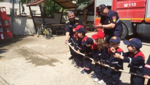 Minikler yangına karşı eğitiliyor