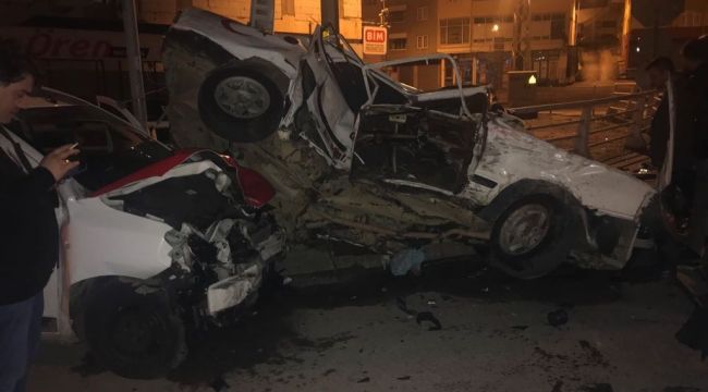 Otomobil ile ticari araç çarpıştı: 1 ölü