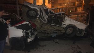 Otomobil ile ticari araç çarpıştı: 1 ölü
