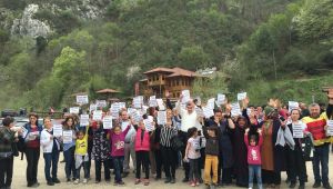 Şeker Kanyonu'nda insan zinciri oluşturup