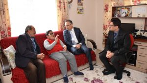Vali Çeber'den engeli Muhammed'e ziyaret
