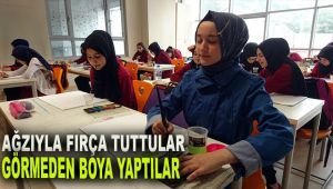 Ağızlarıyla fırça tuttular, görmeden boya yaptılar 