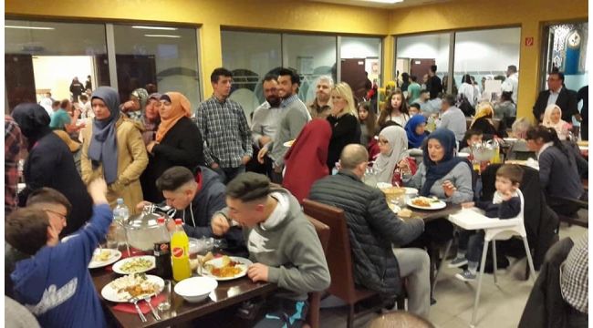 Gurbetçiler iftar programında bir araya geldi