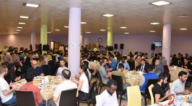 İl Protokolü, uluslararası öğrencilerle iftar yaptı