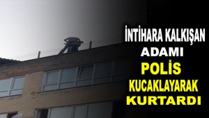 İntihara kalkışan adamı polis kucaklayarak kurtardı