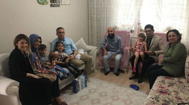 Minik Ceylin Tunçer'i sevindiren ziyaret