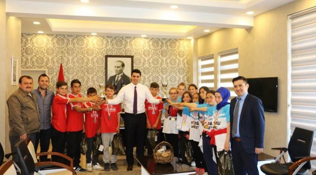 Öğrencilerden Kaymakam Demirel'e ziyaret