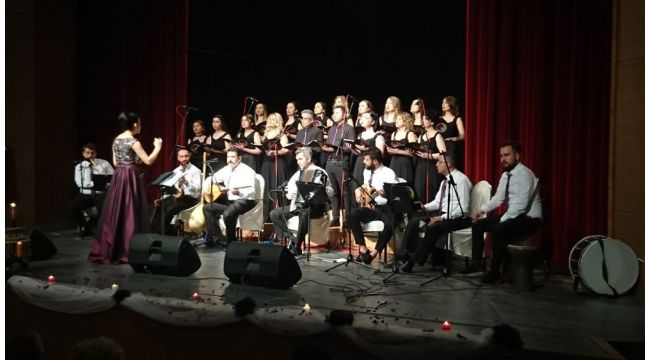 Tam eğitim burslu çocuklara konser verildi