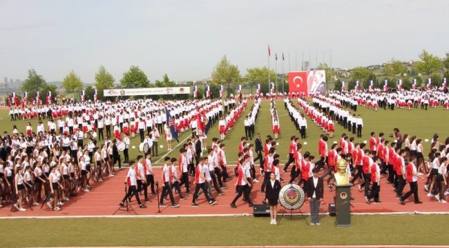 TED'den 15 bin kişilik gençlik yürüyüşü