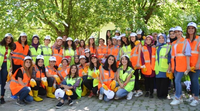 Temiz çevre için izmaritler toplandı