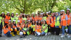 Temiz çevre için izmaritler toplandı