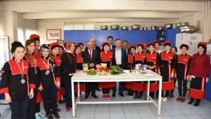 Vali Çeber'den dereceye giren öğrencilere ziyaret