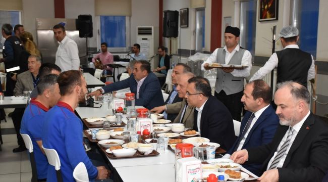 Vali Çeber, KARDEMİR'de işçilerle iftar yaptı