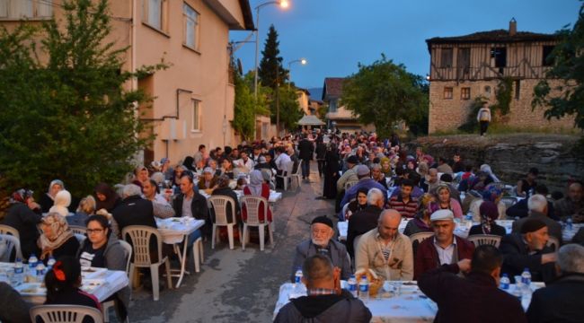 Vatandaş, mahalle iftarlarından memnun