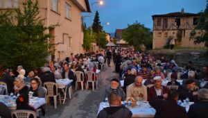 Vatandaş, mahalle iftarlarından memnun