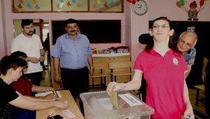 Dünyanın en uzun genç kızı oyunu kullandı