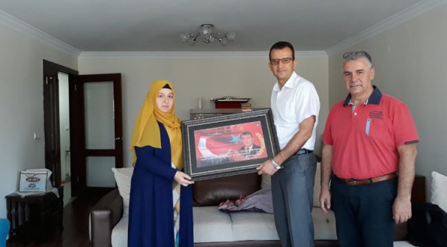 İLÇE MİLLİ EĞİTİM MÜDÜRÜNDEN ŞEHİT AİLESİNE ZİYARET
