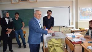 Mehmet Ceylan ve milletvekili adayları oylarını kullandı