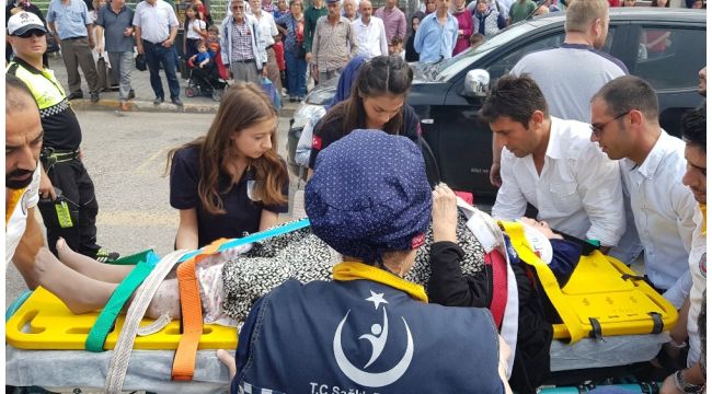 Otomobilin çarptığı yaşlı kadın yaralandı