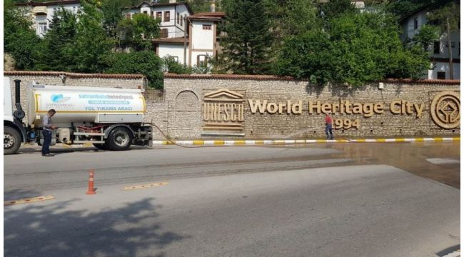 Safranbolu sokaklarında bayram temizliği
